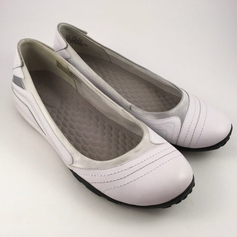 Privo by Clarks white leather slip on flats
